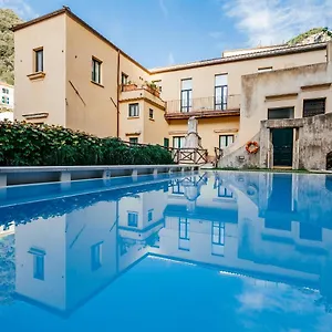 Amalfi Resort ** אמאלפי