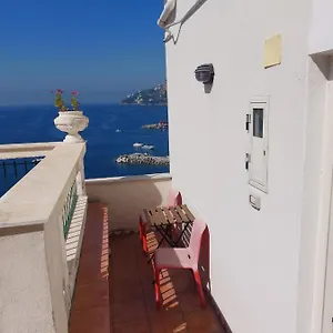 La Stanza Sul Porto Di Piccina Piccina Con Bagno Privato E Terrazzino Vista Mare Guest house